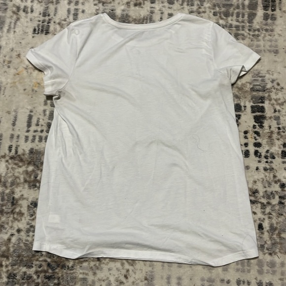 White old navy shirt - Picture 2 of 3